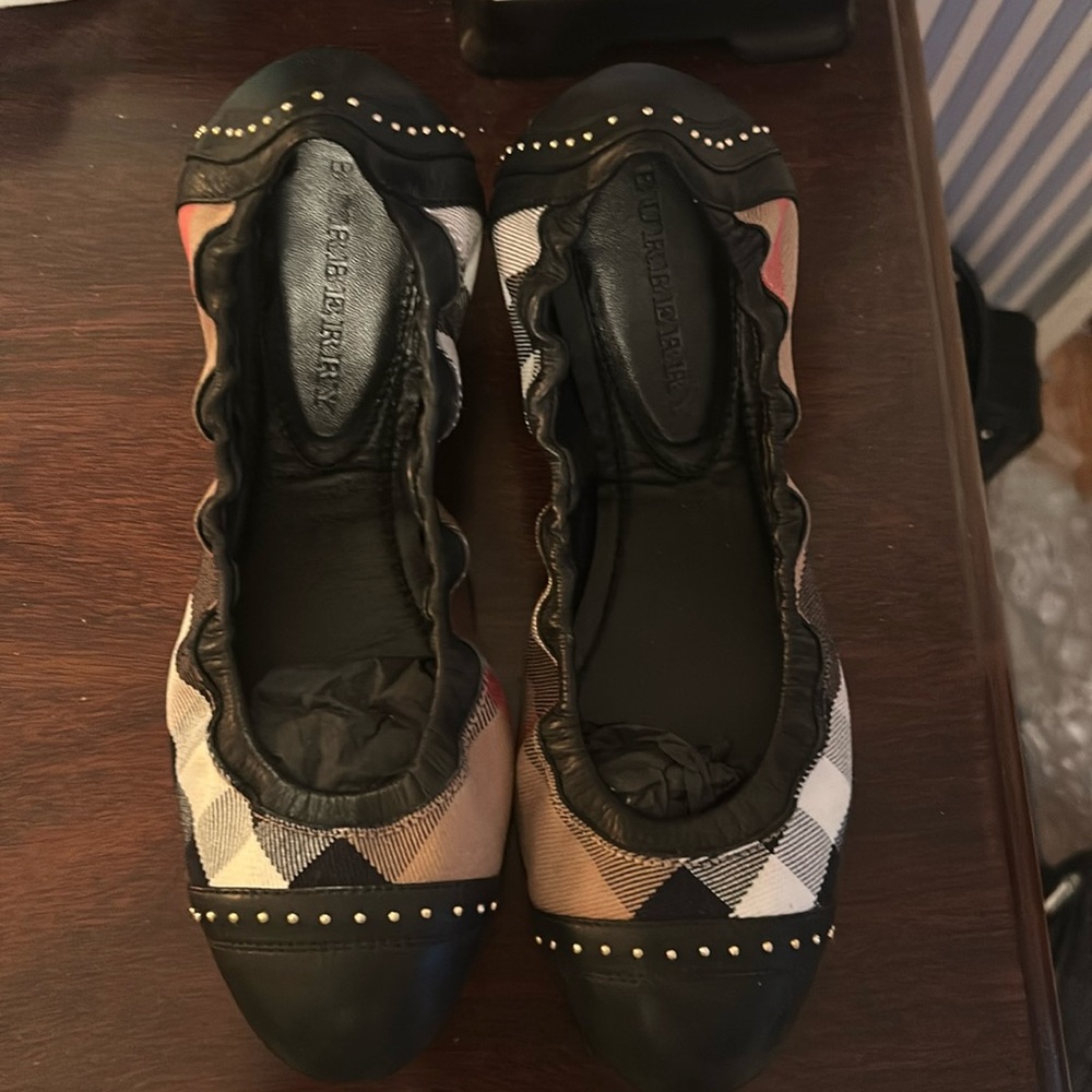 Burberry Southwark cap toe Studded ballet flats size 40. Worn 1x.